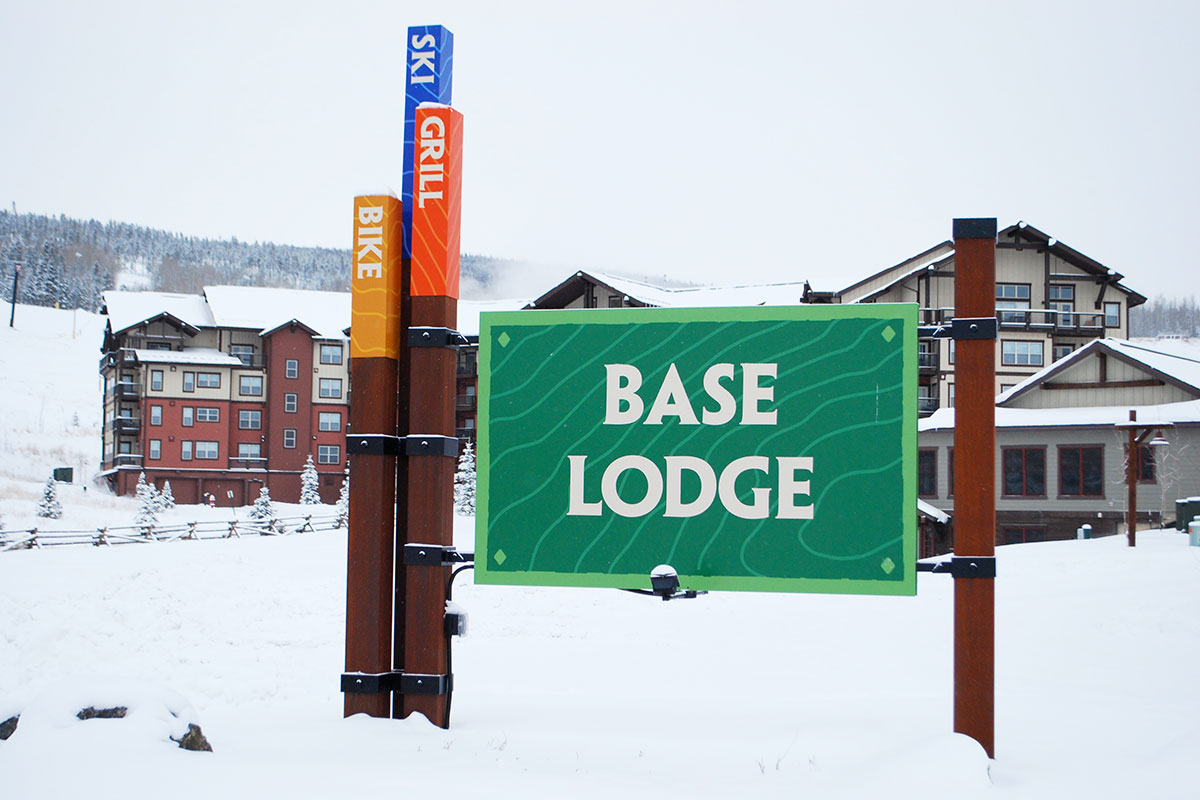 base_lodge_sign
